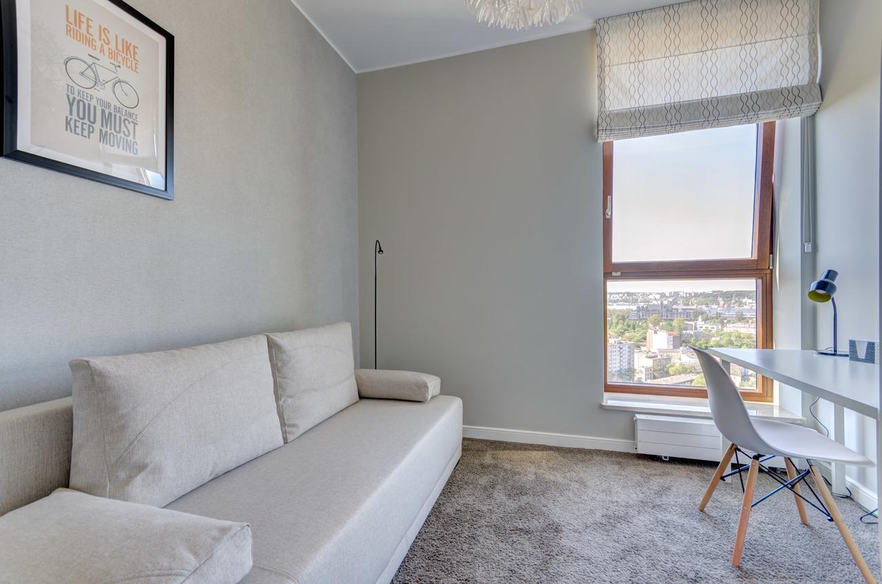 20th Floor Beautiful Sea Towers Apartment *